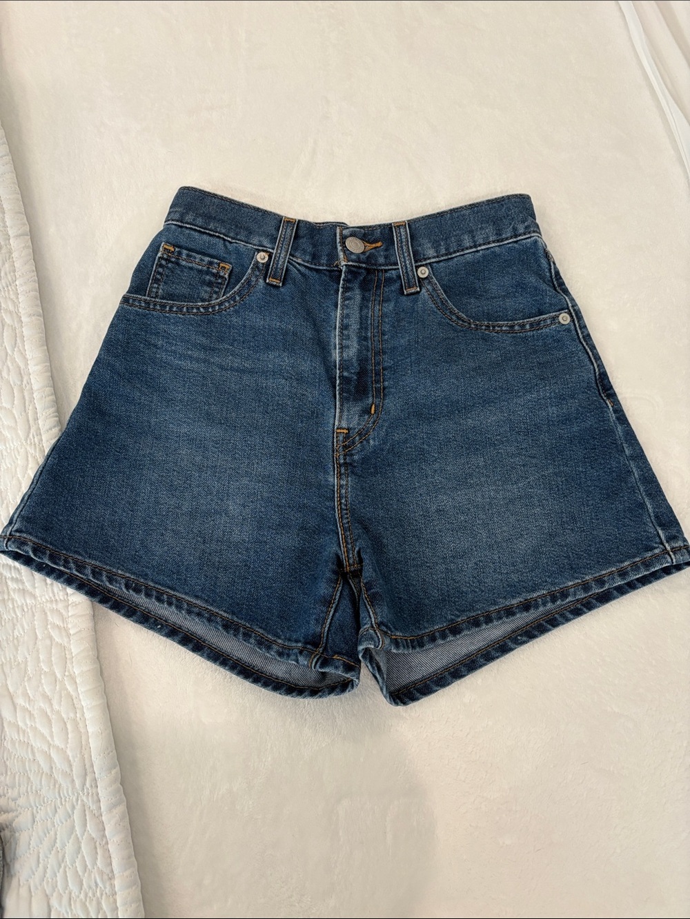 Levi High-Waist mom shorts Dark Blue Denim Shorts - Sz 24